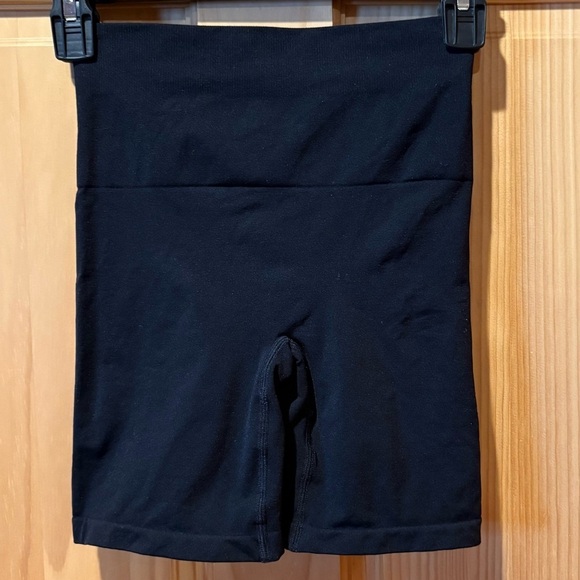 YITTY Pants - Yitty Nearly Naked Shaping Shorts-Black—
M/L NWOT